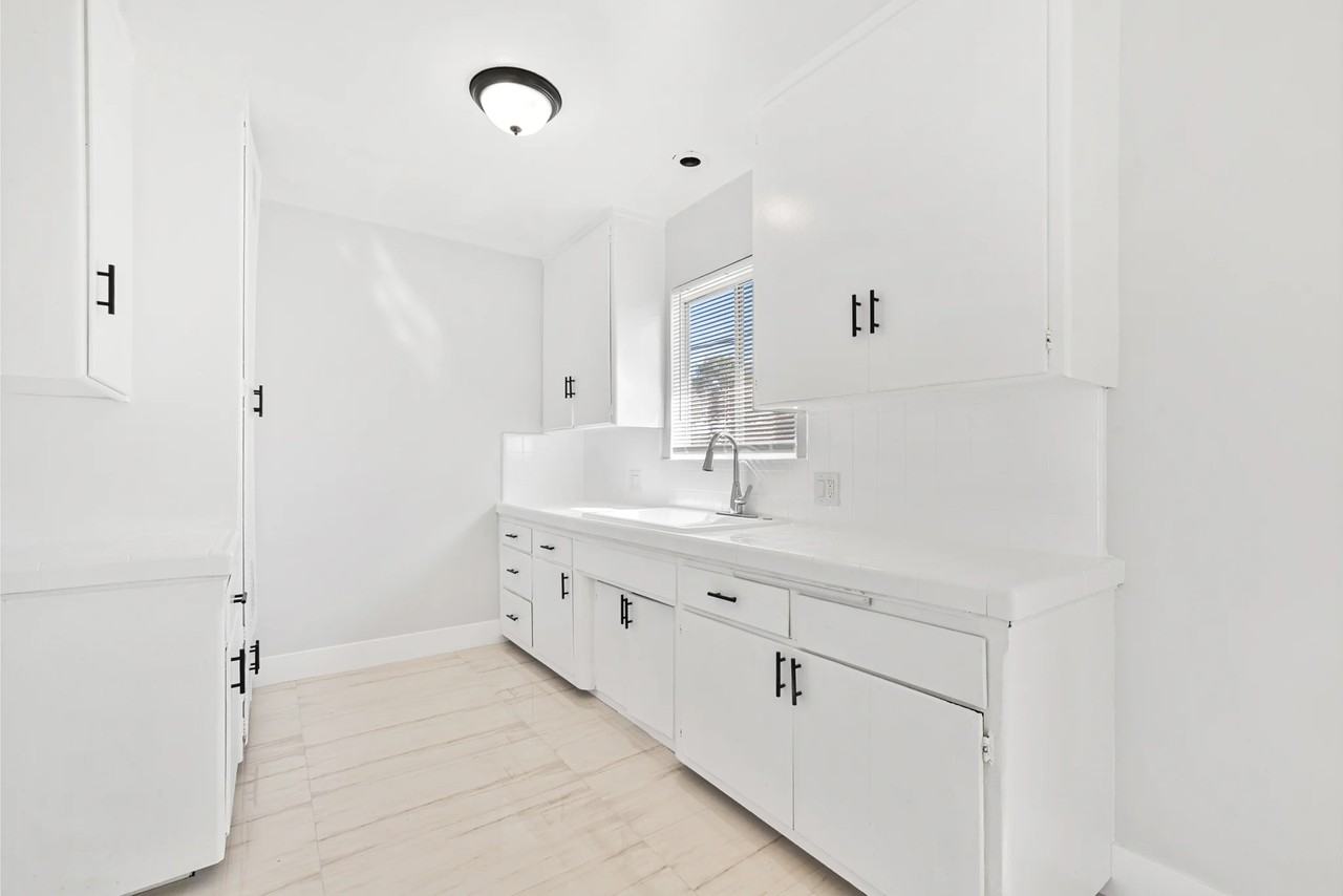 11126 Crenshaw Blvd #5 - Photo 3 of 15