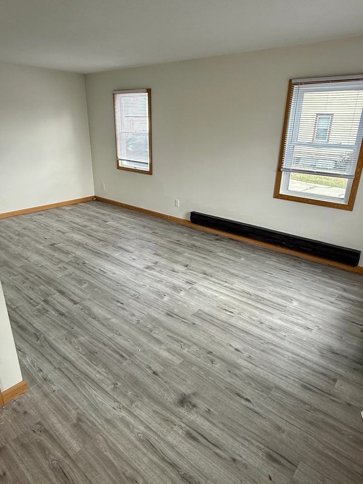 400 2nd Ave N - Photo 3 of 7