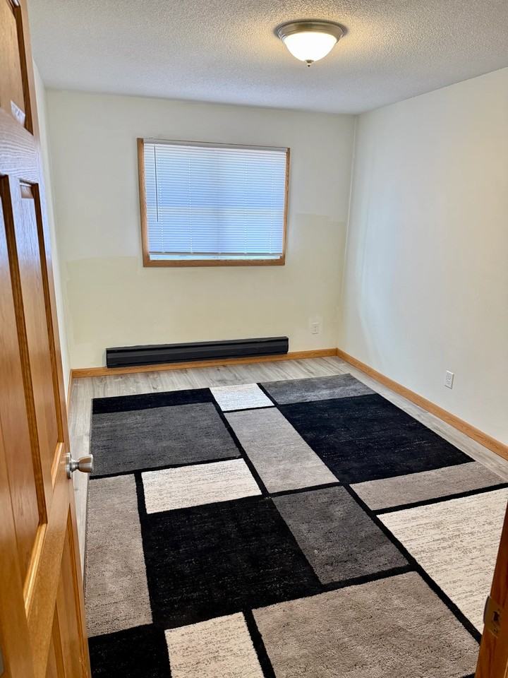 400 2nd Ave N - Photo 5 of 7