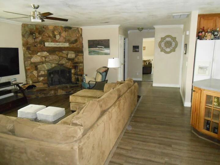 2770 Diablo Dr - Photo 3 of 20