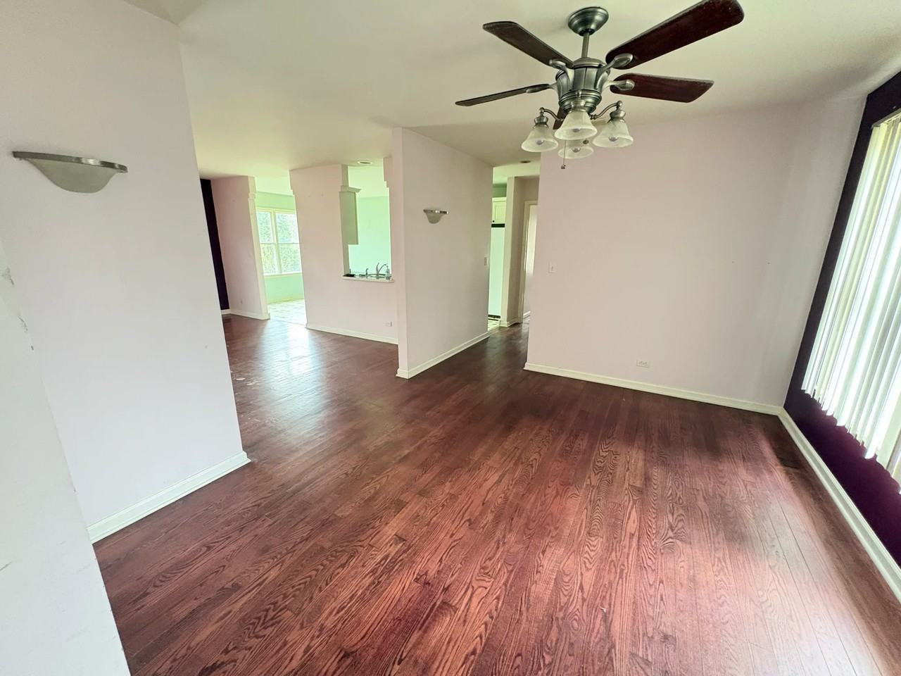 6N730 Manor Ln - Photo 4 of 20