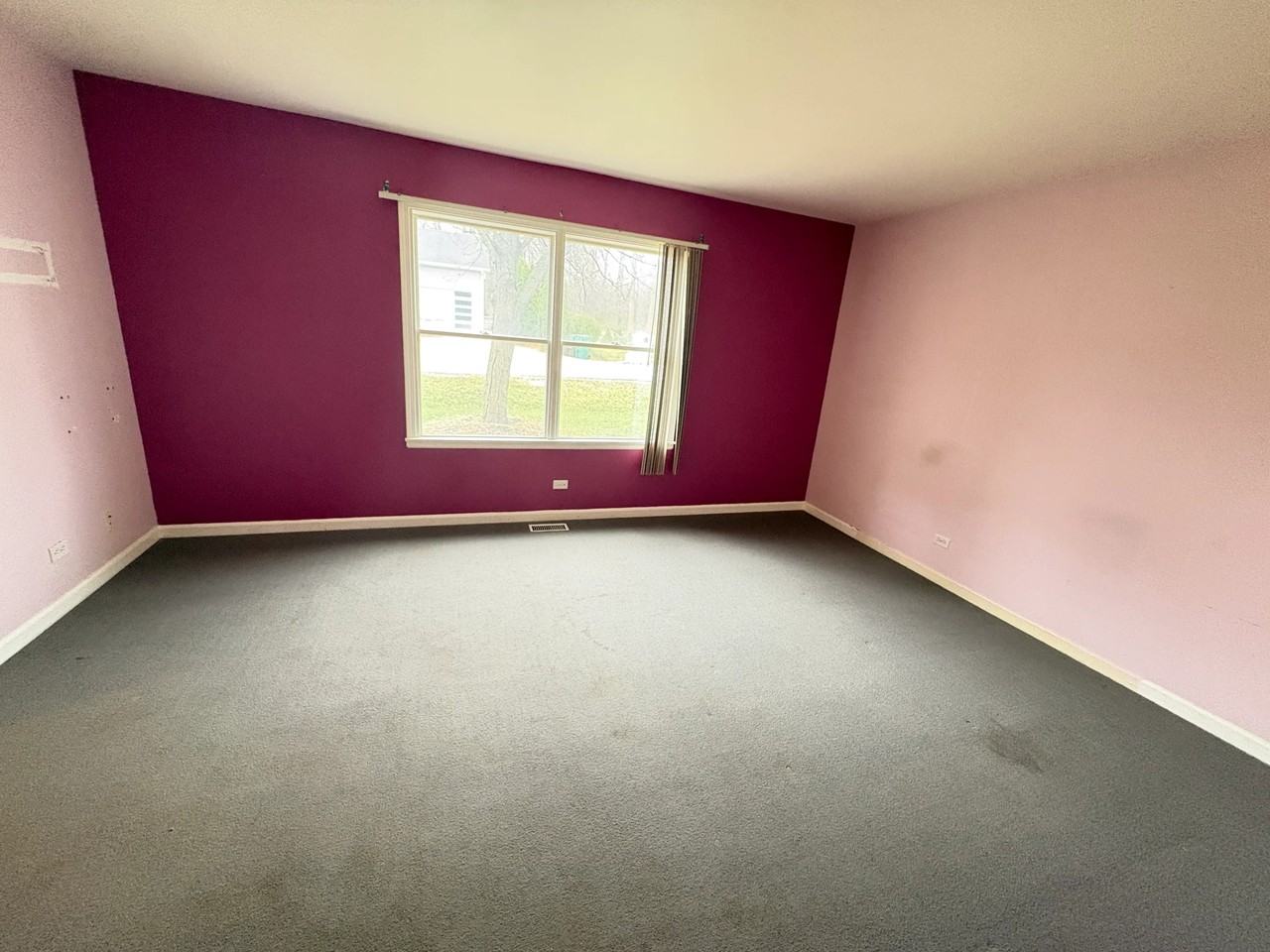 6N730 Manor Ln - Photo 7 of 20