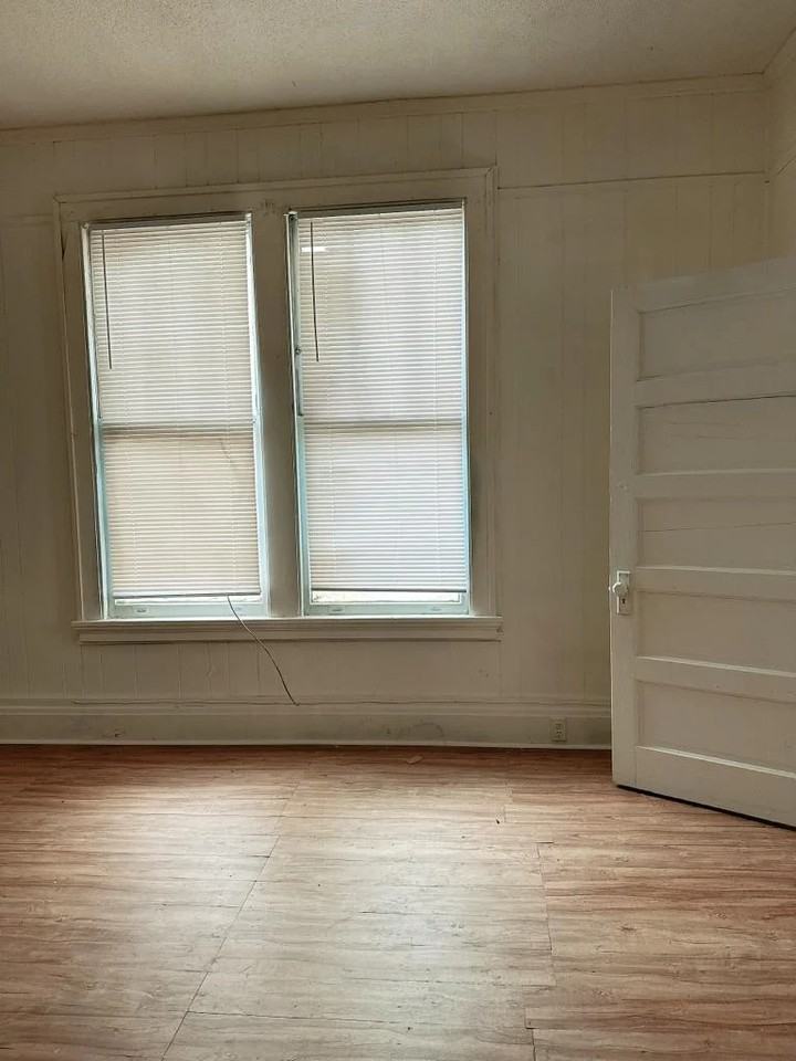 406 Rogers Ave N #B - Photo 2 of 5