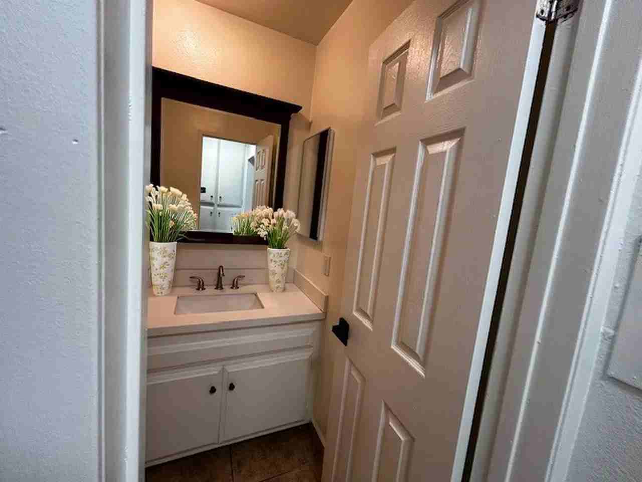 1521 E Canfield Ln #17 - Photo 4 of 8