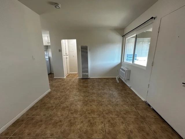 1521 E Canfield Ln #17 - Photo 6 of 8