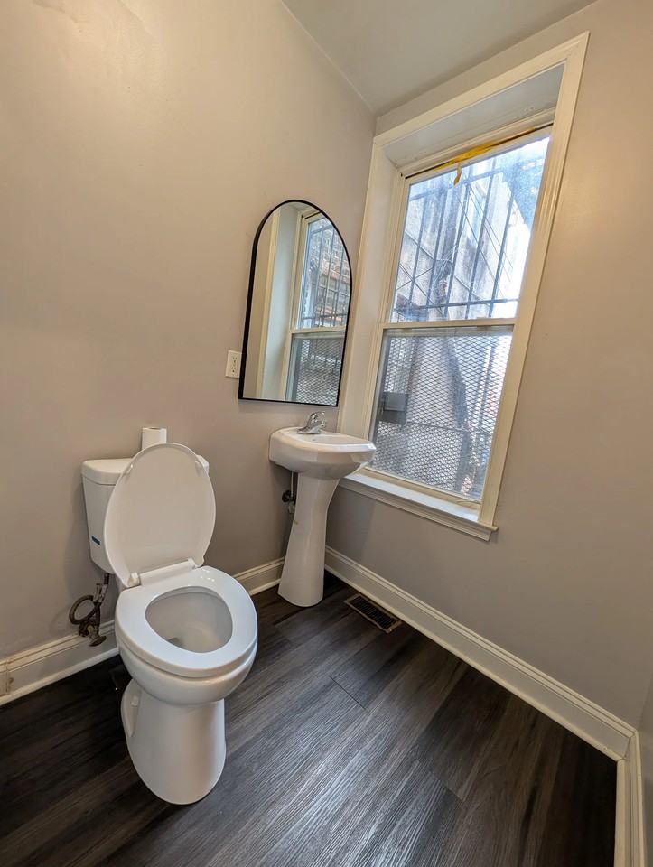 1334 Druid Hill Ave - Photo 5 of 9