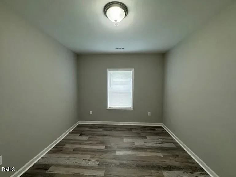 402 Spring Ct - Photo 2 of 7