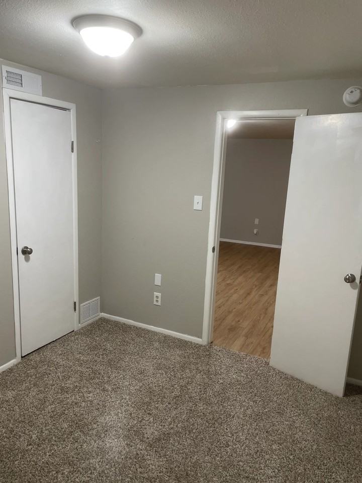 1210 Fm #E - Photo 6 of 6