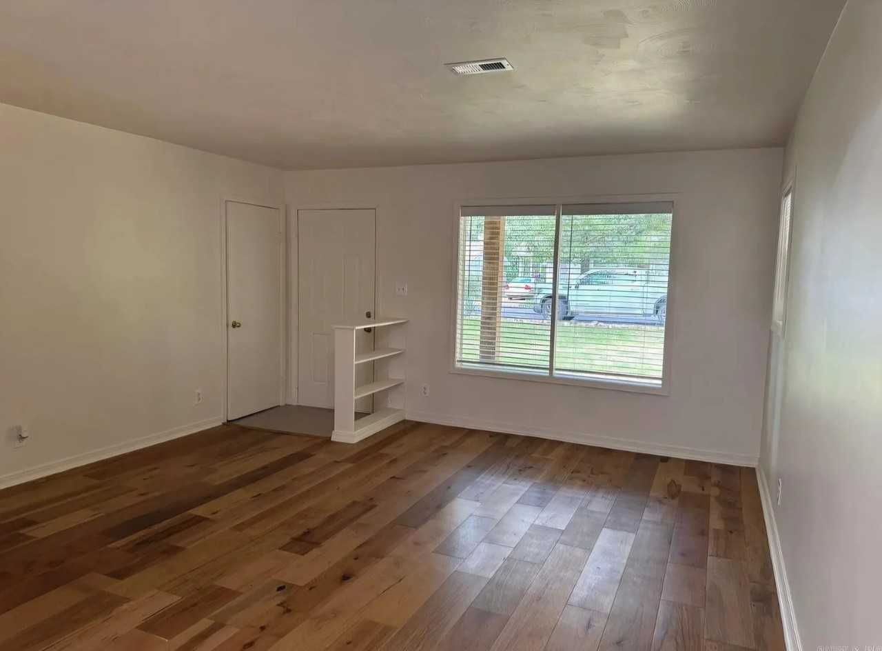 128 Hiawatha Dr - Photo 4 of 13