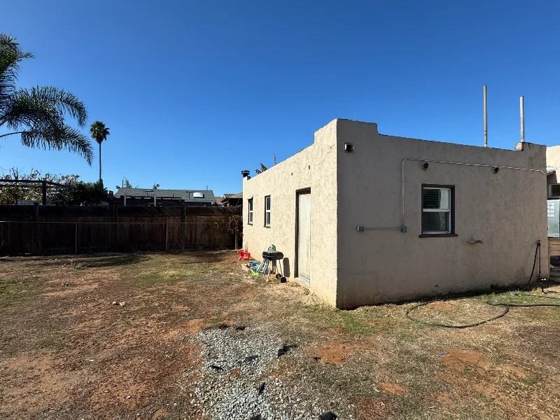 2233 Citrus Ave - Photo 4 of 7