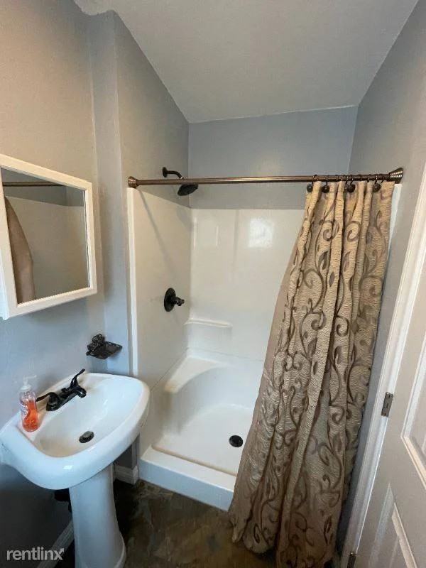 2233 Citrus Ave - Photo 5 of 7