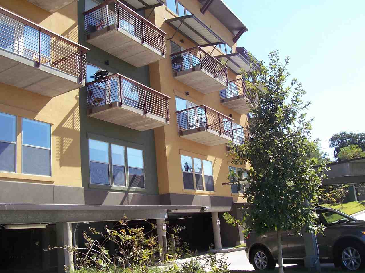 807 E 14th St #102 - Photo 2 of 8