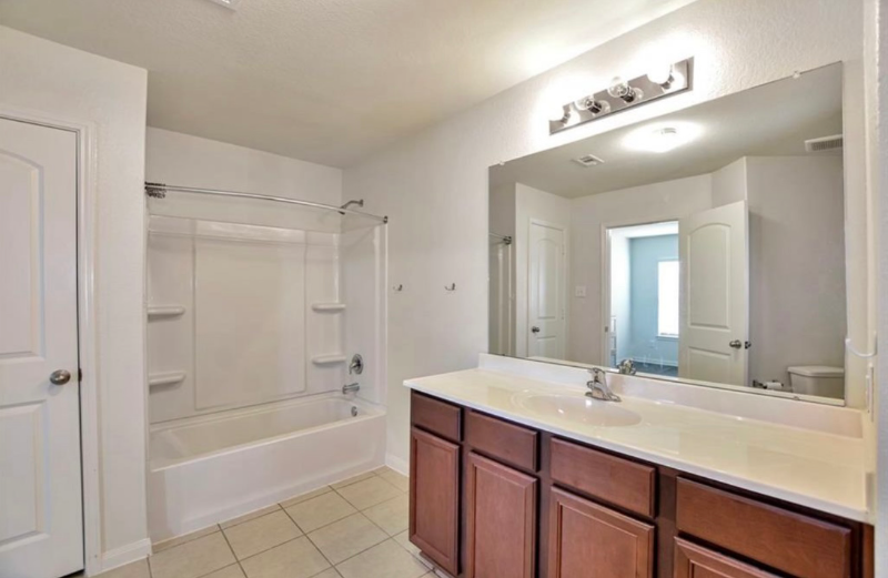 15418 Hillside Mill Dr - Photo 4 of 7