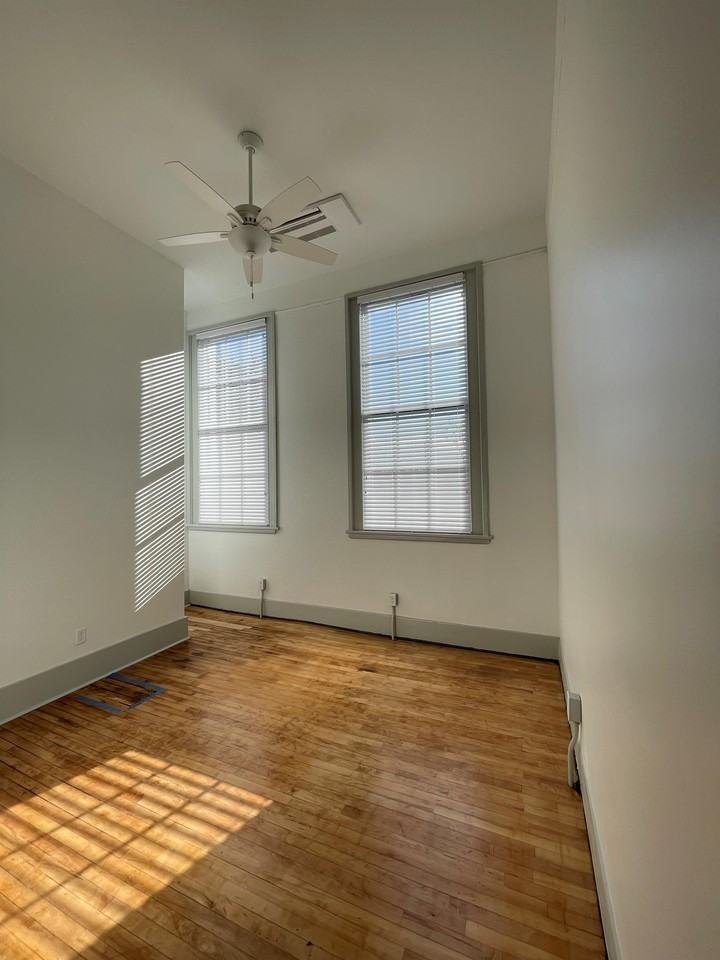 315 West 38th Street - Photo 2 of 8