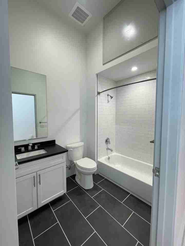 315 West 38th Street - Photo 3 of 8