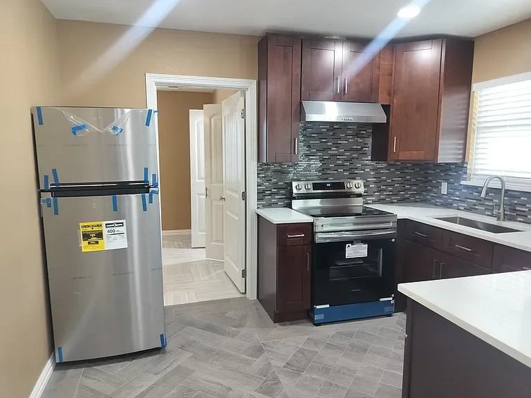 1501 Willow St - Photo 4 of 12