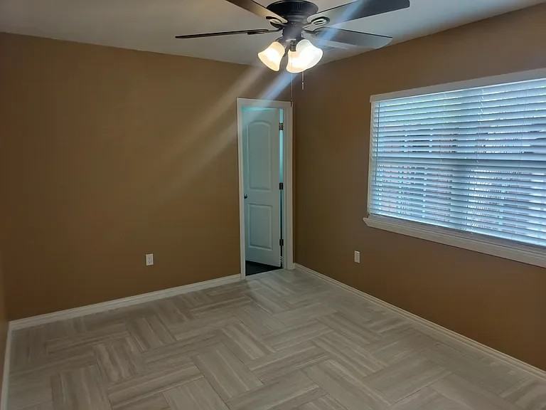 1501 Willow St - Photo 5 of 12