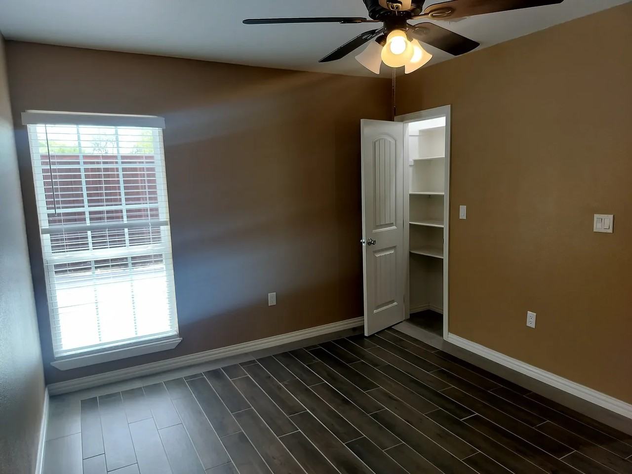 1501 Willow St - Photo 6 of 12