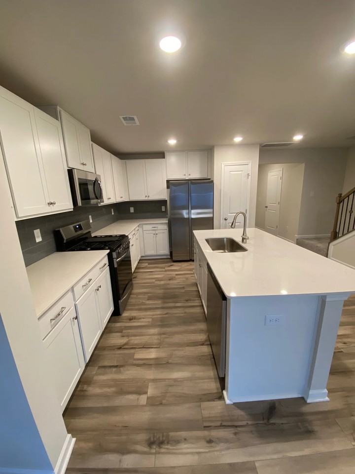 139 Triumph Ave #C - Photo 3 of 15