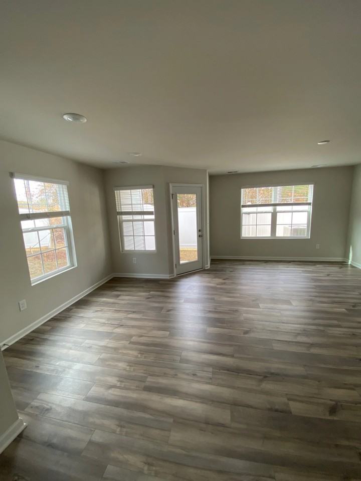 139 Triumph Ave #C - Photo 6 of 15