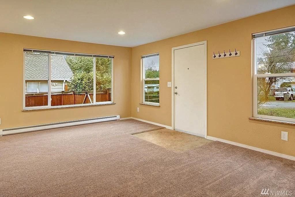 20425 4th Ave S - Photo 4 of 4