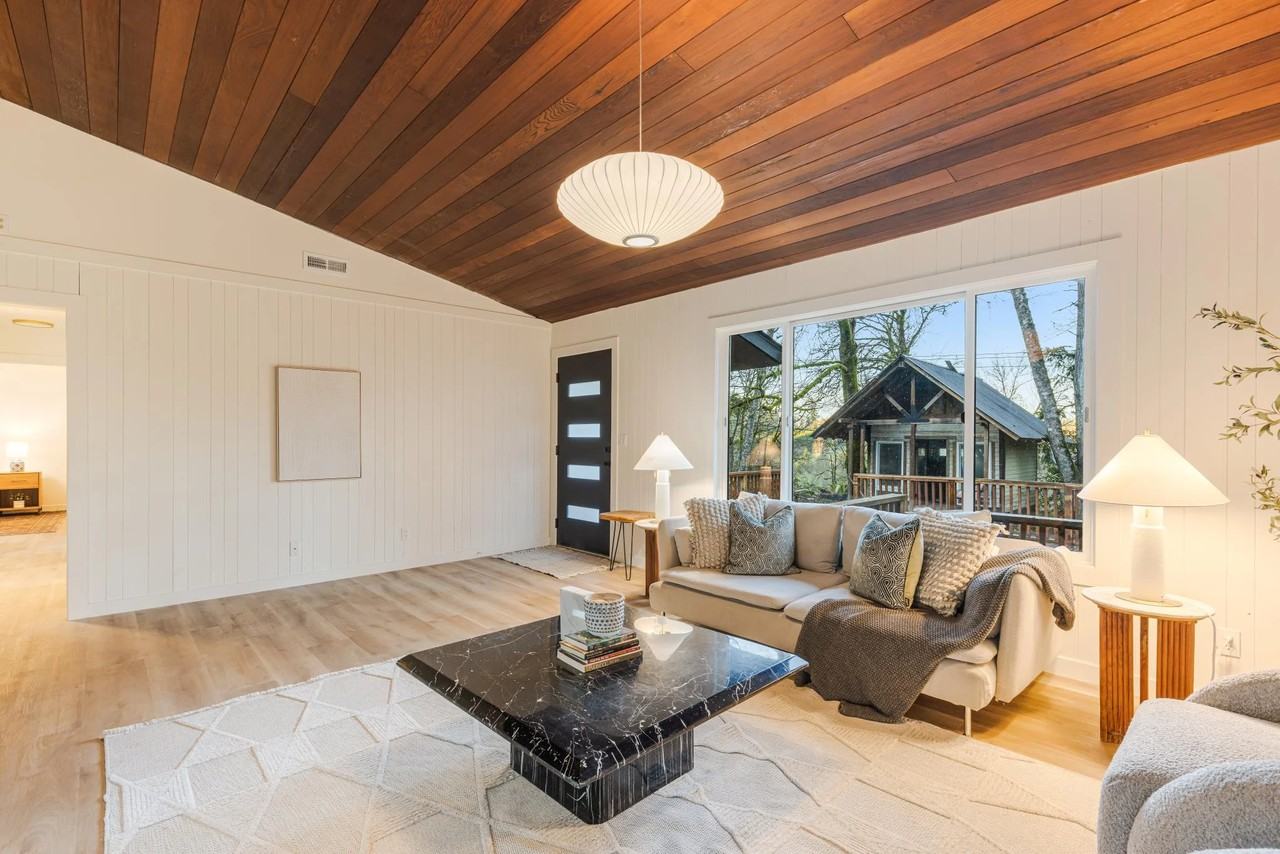 21912 Ne 68th St - Photo 5 of 20