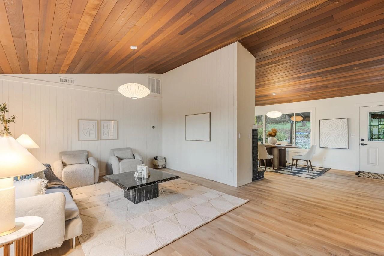 21912 Ne 68th St - Photo 6 of 20