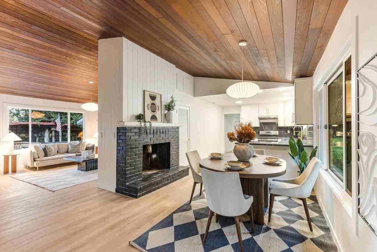 21912 Ne 68th St - Photo 7 of 20