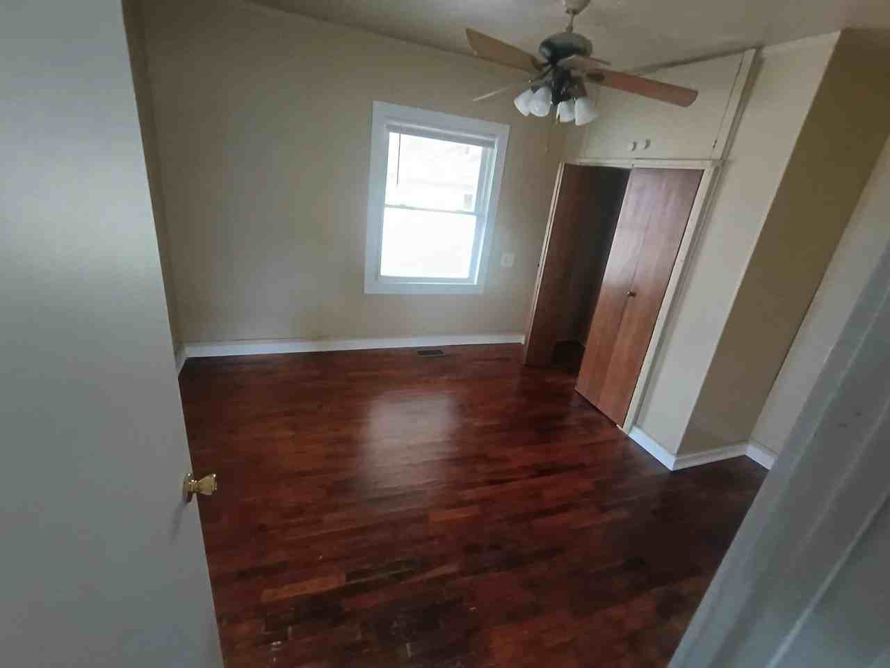 410 E Adams St - Photo 3 of 6