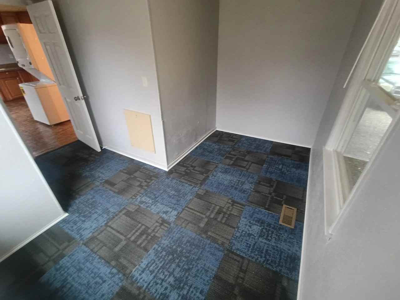 410 E Adams St - Photo 6 of 6