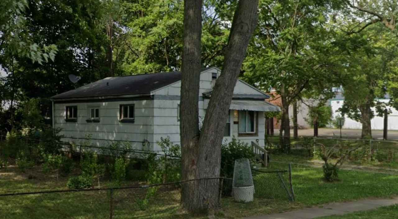 2621 Churchill Ave - Photo 4 of 20