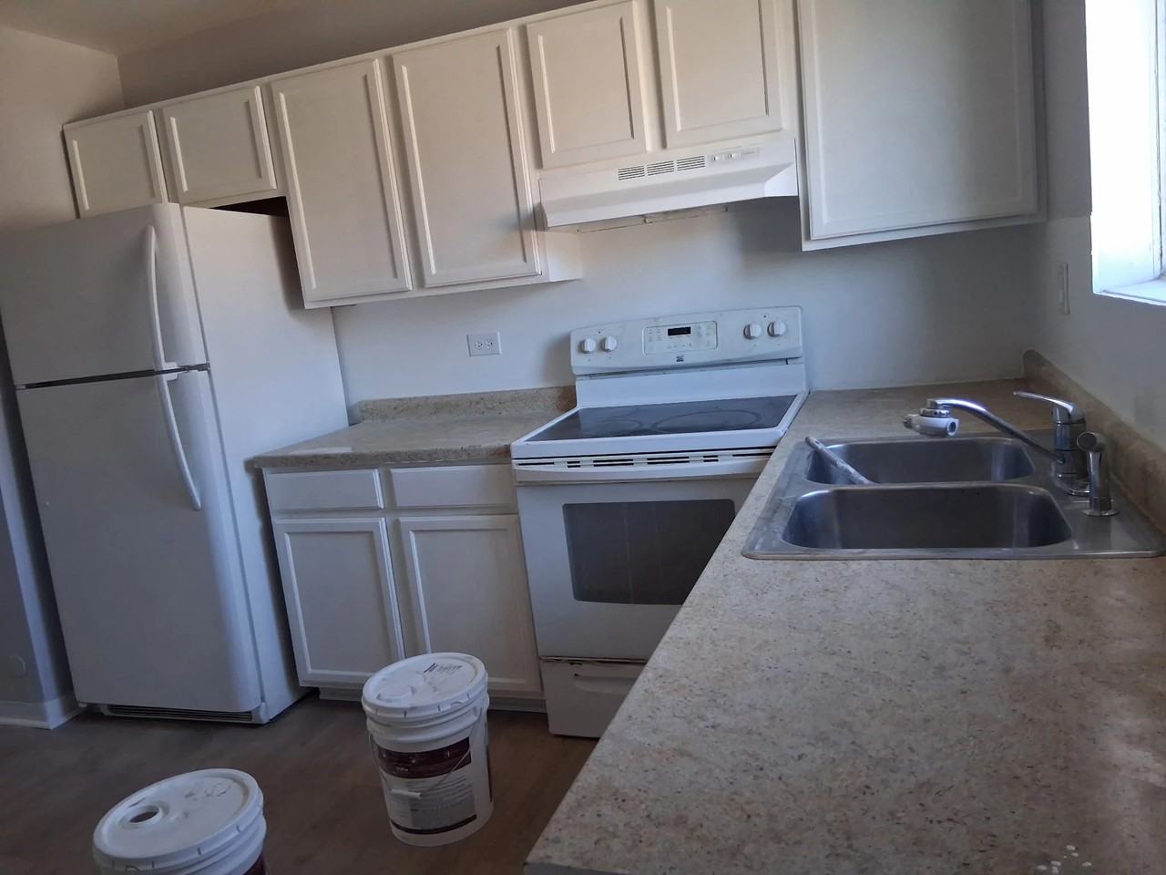 2216 W Nichols Rd #E - Photo 2 of 4