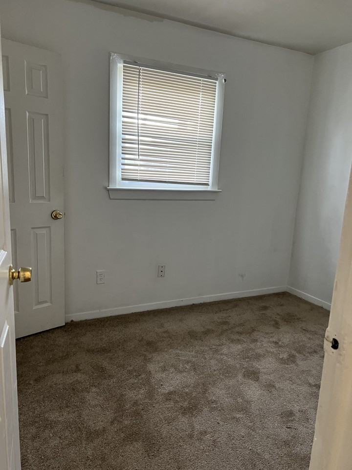 7940 Thompson Rd #B - Photo 6 of 12