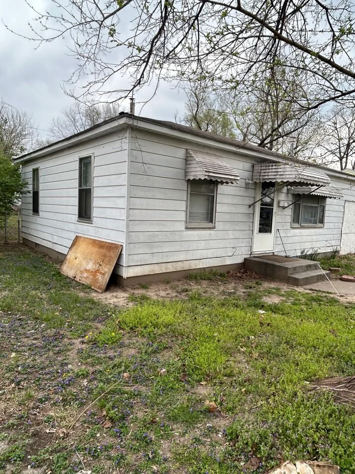 21 Edgar St - Photo 3 of 20