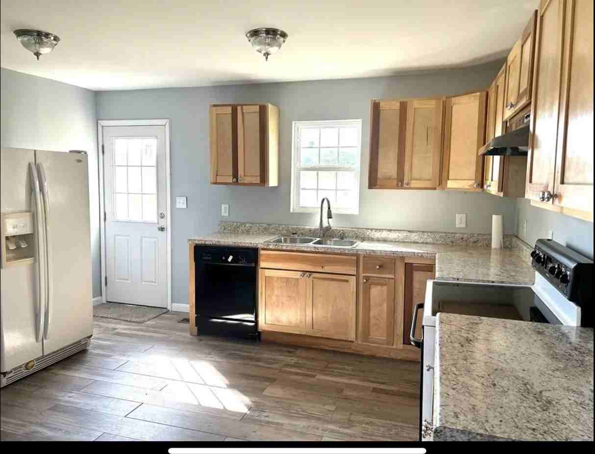 136 Golf Dr Se - Photo 3 of 13