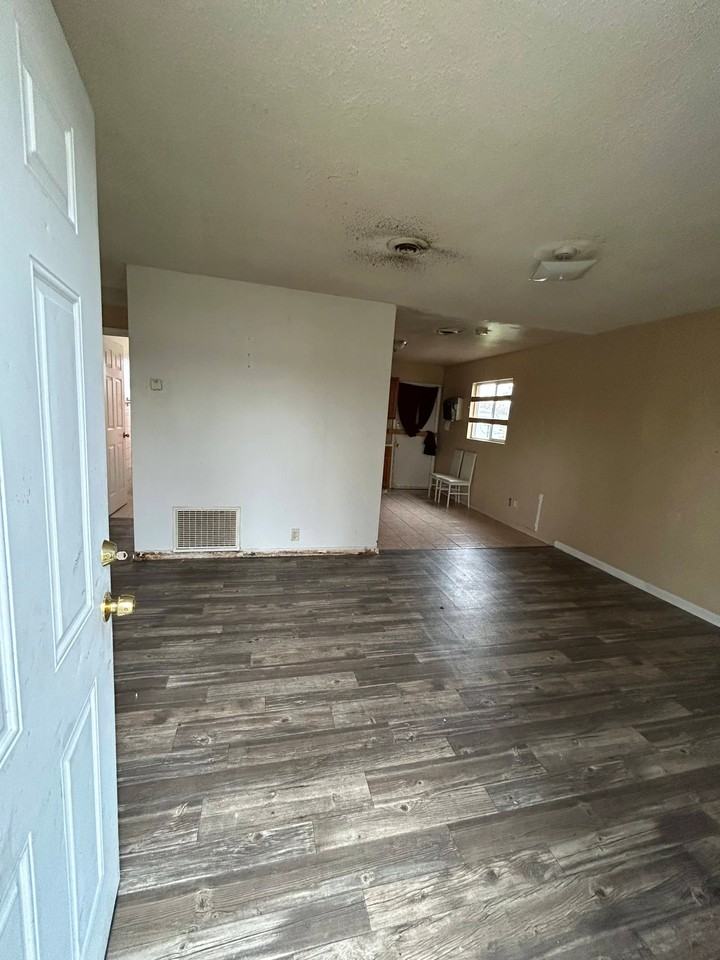 1056 Saint Margaret Dr - Photo 7 of 20