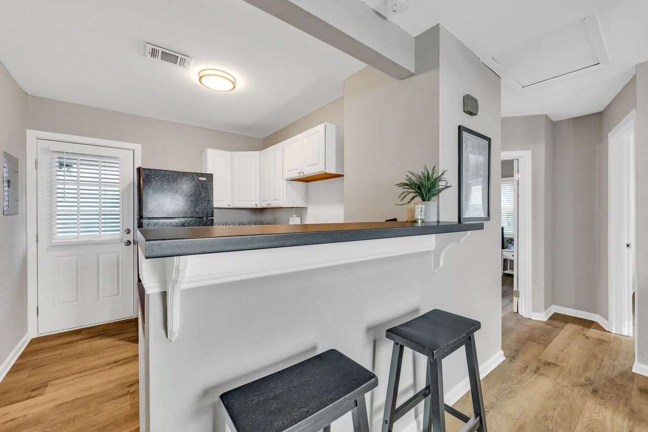 153 South Ave Se #2 - Photo 3 of 13