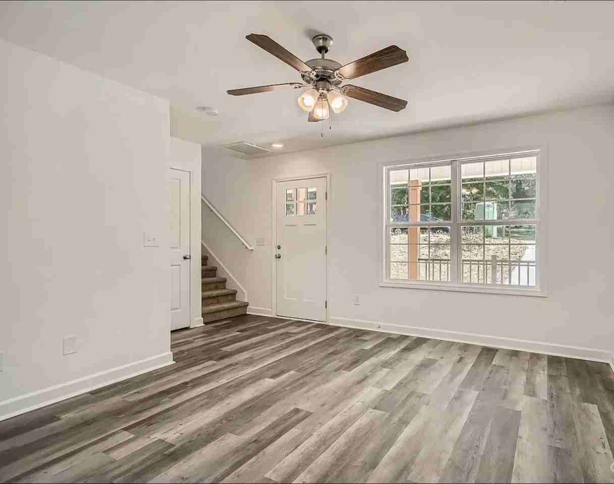 815 Sherwood Ave - Photo 2 of 9