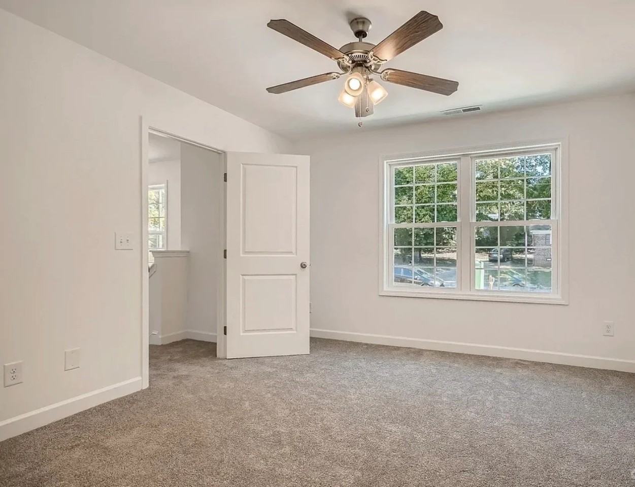 815 Sherwood Ave - Photo 5 of 9