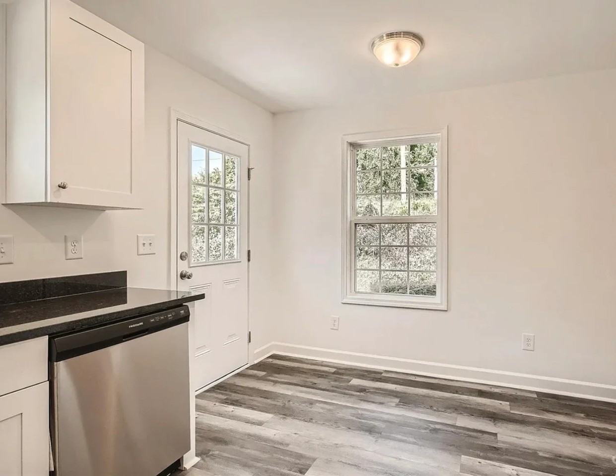 815 Sherwood Ave - Photo 6 of 9