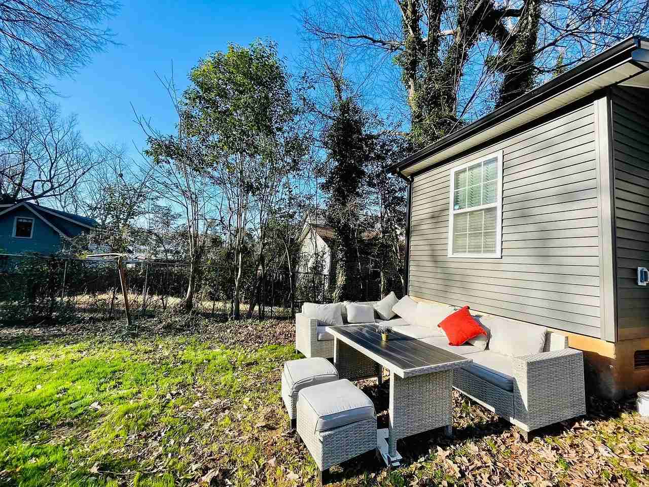 2205 Rozzelles Ferry Rd - Photo 5 of 17