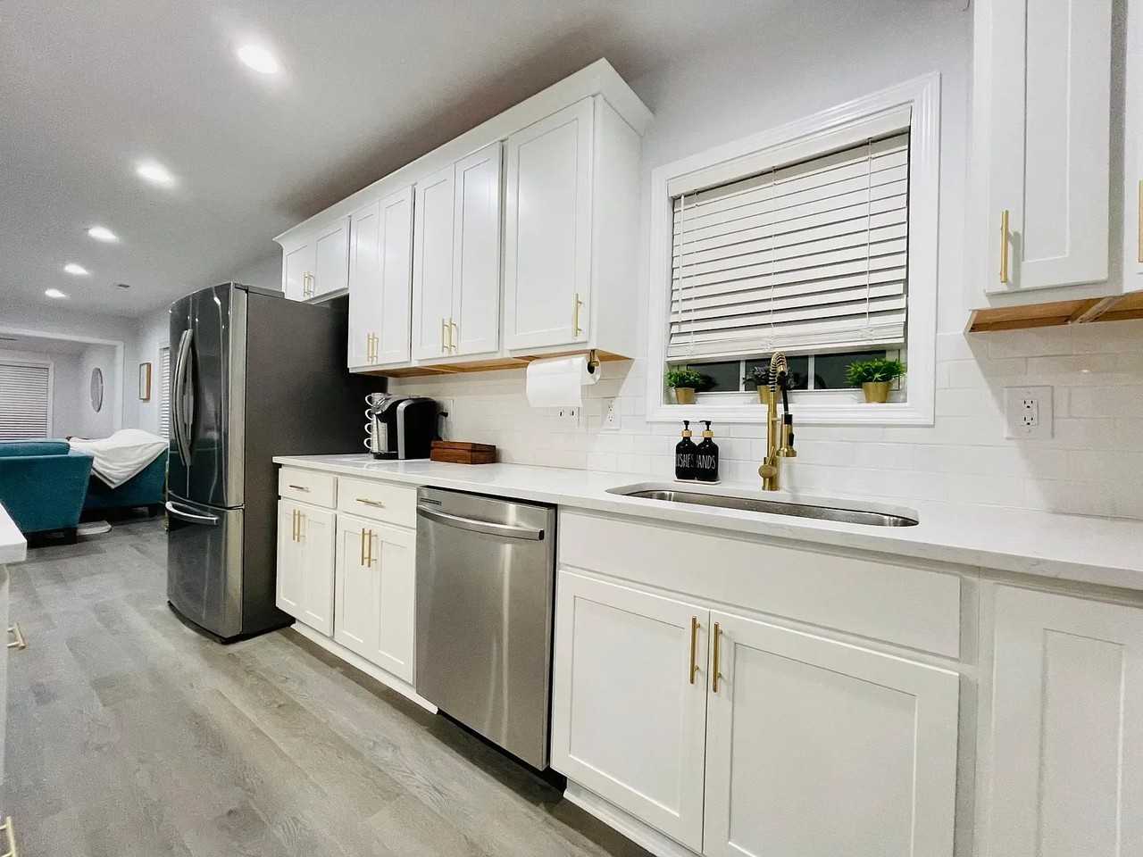 2205 Rozzelles Ferry Rd - Photo 6 of 17