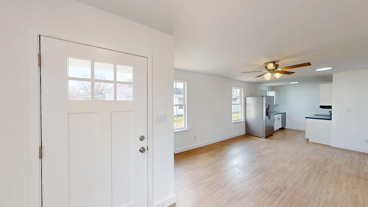 836 Maple St #A - Photo 3 of 20