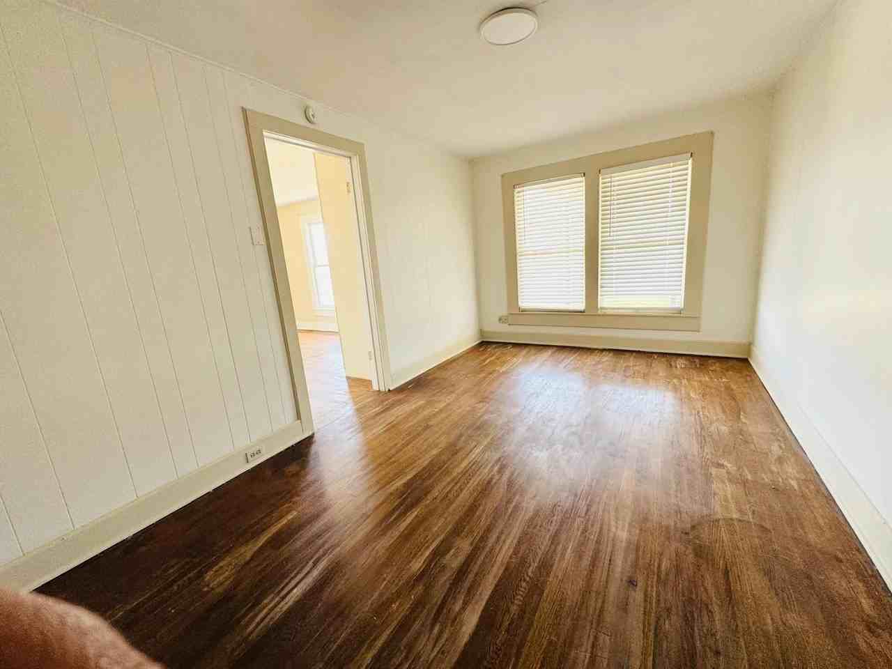 417 N Jefferson St - Photo 4 of 6