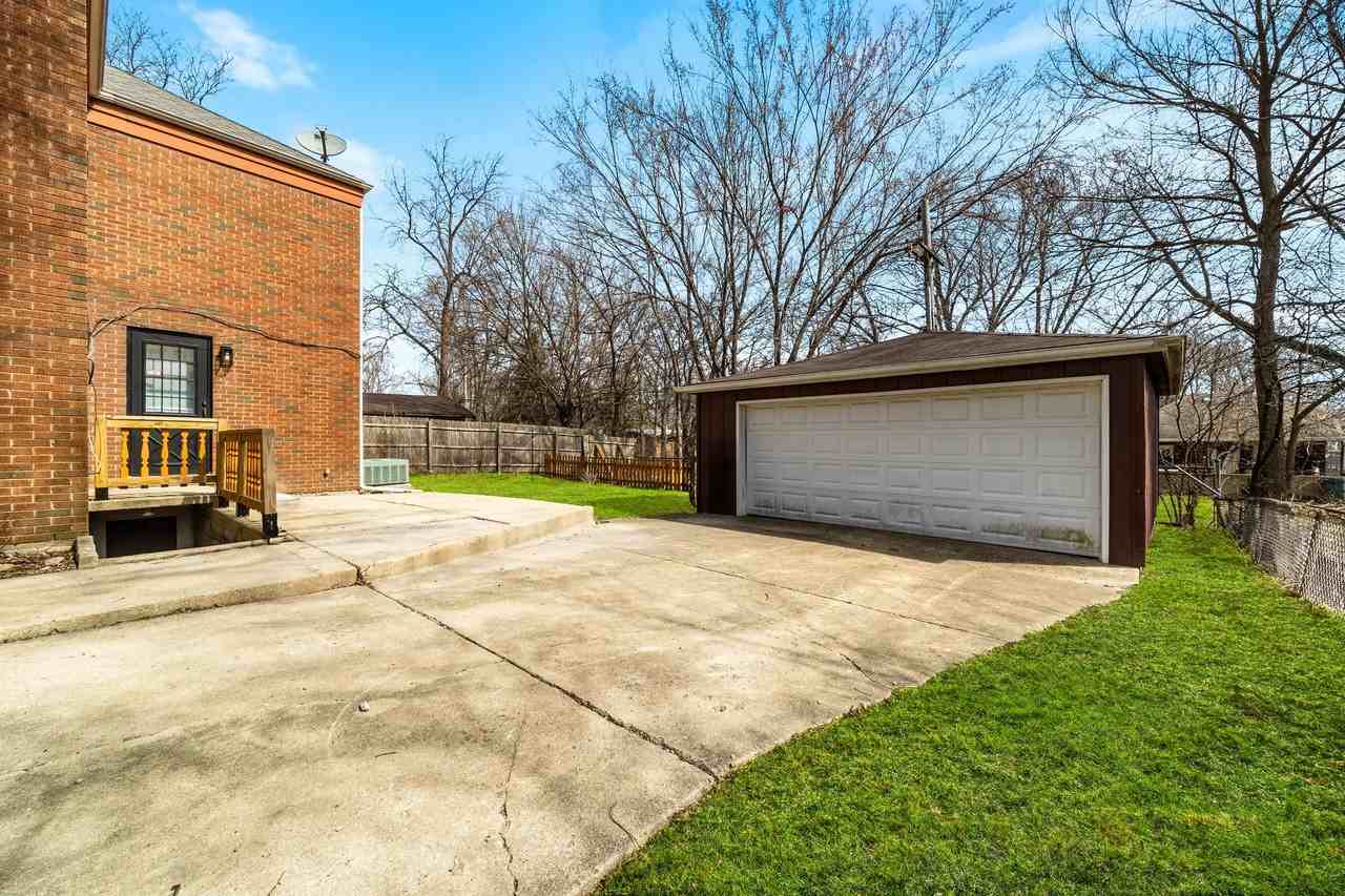 1175 Campbell Ave - Photo 3 of 20