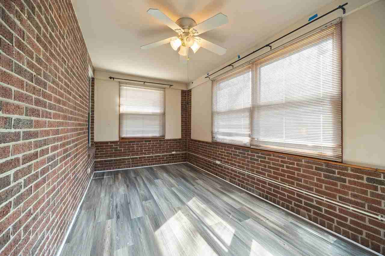 1175 Campbell Ave - Photo 7 of 20