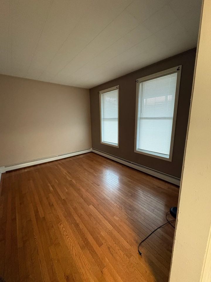 590 Goebel St #2 - Photo 7 of 17