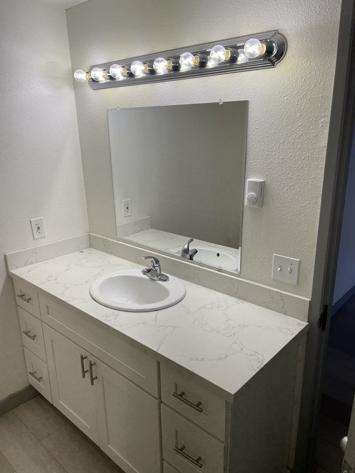 1005  Arthur St - Photo 2 of 7