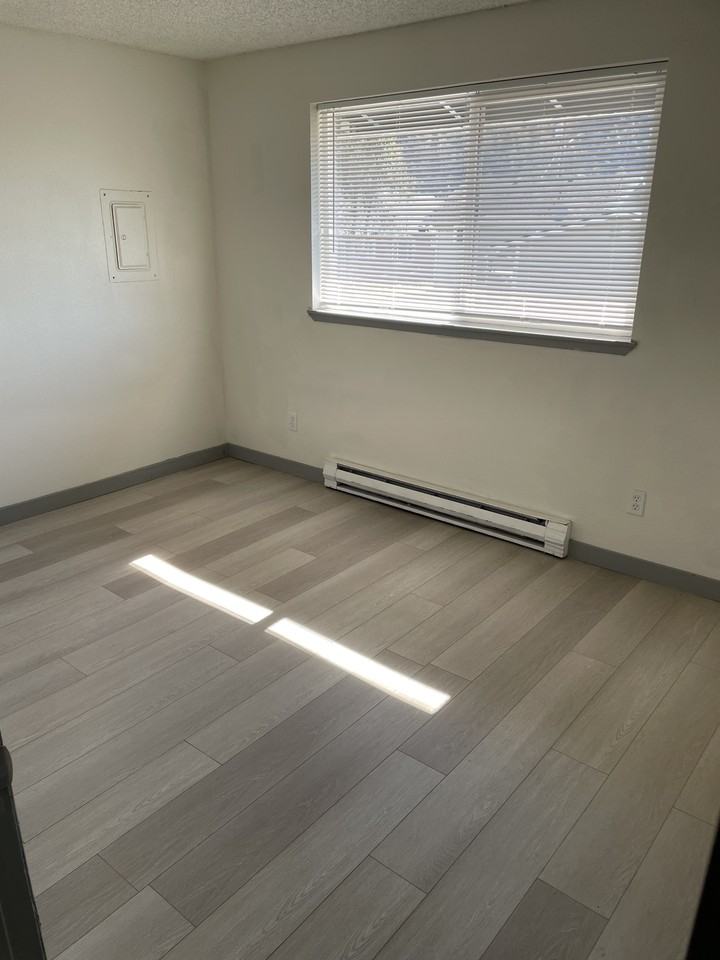 1005  Arthur St - Photo 6 of 7