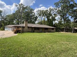 featured image of 906 Meadow Ln #1